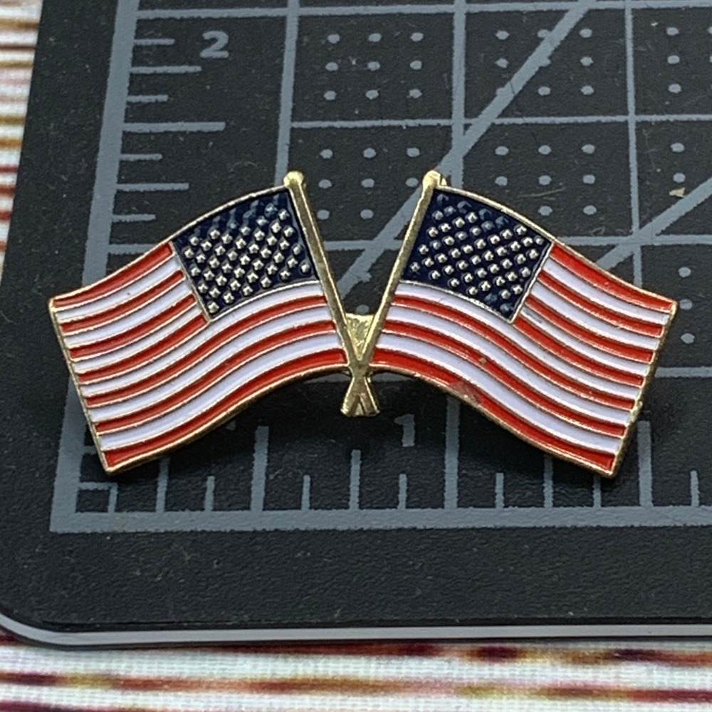 US American Flag Double Crossed Lapel Pin Patriotic Enamel Metal Brooch‎